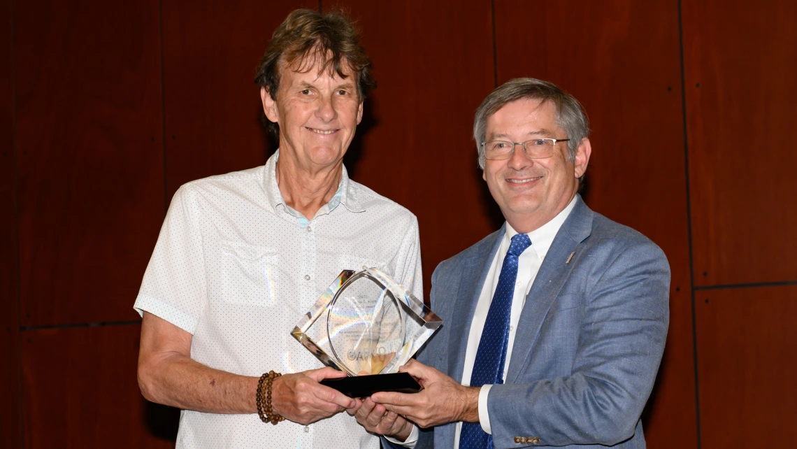 Dr. Nicholas Delamere receives ARVO’s highest service honor